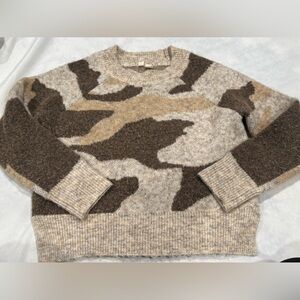 Moth Anthropologie Fuzzy Camo Sweater XSP Neutral Cropped Knit